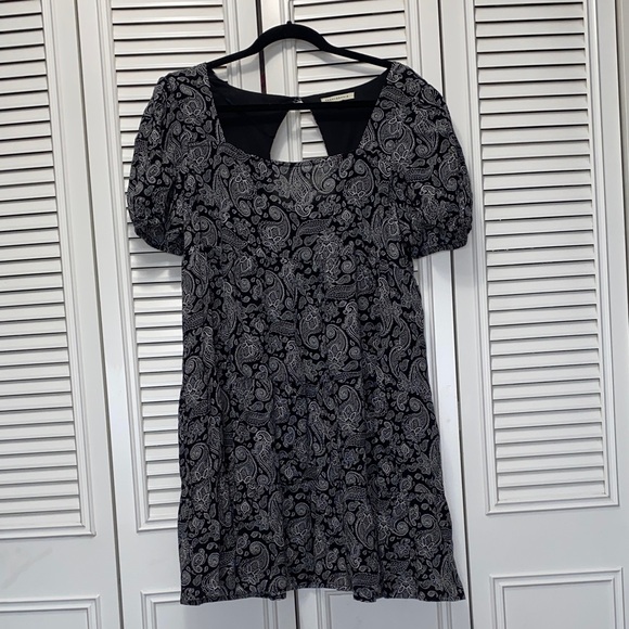 Babydoll Puff Sleeve Black and White Paisley Dress - Picture 2 of 8